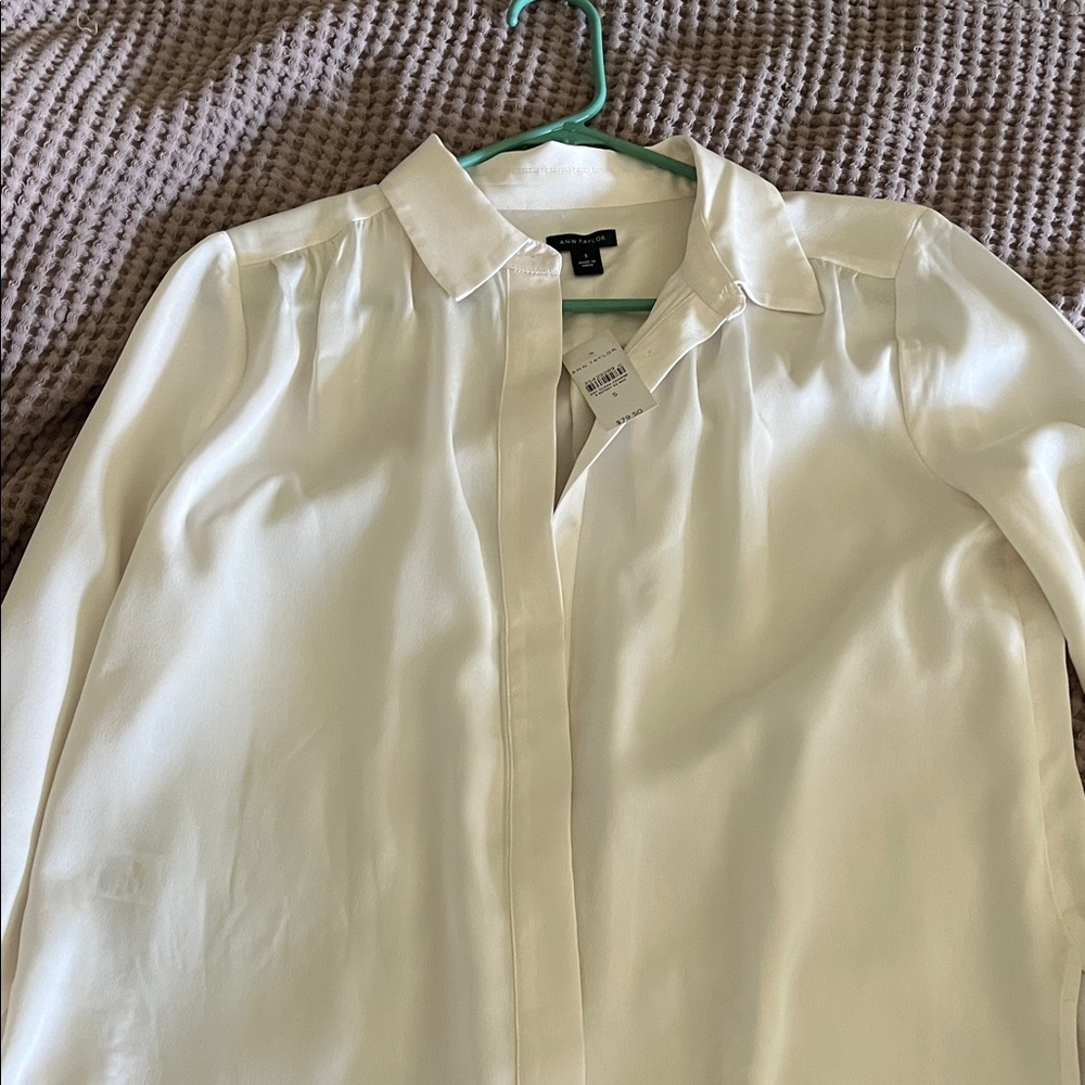 NWT Ann Taylor cream colored long sleeve button down blouse